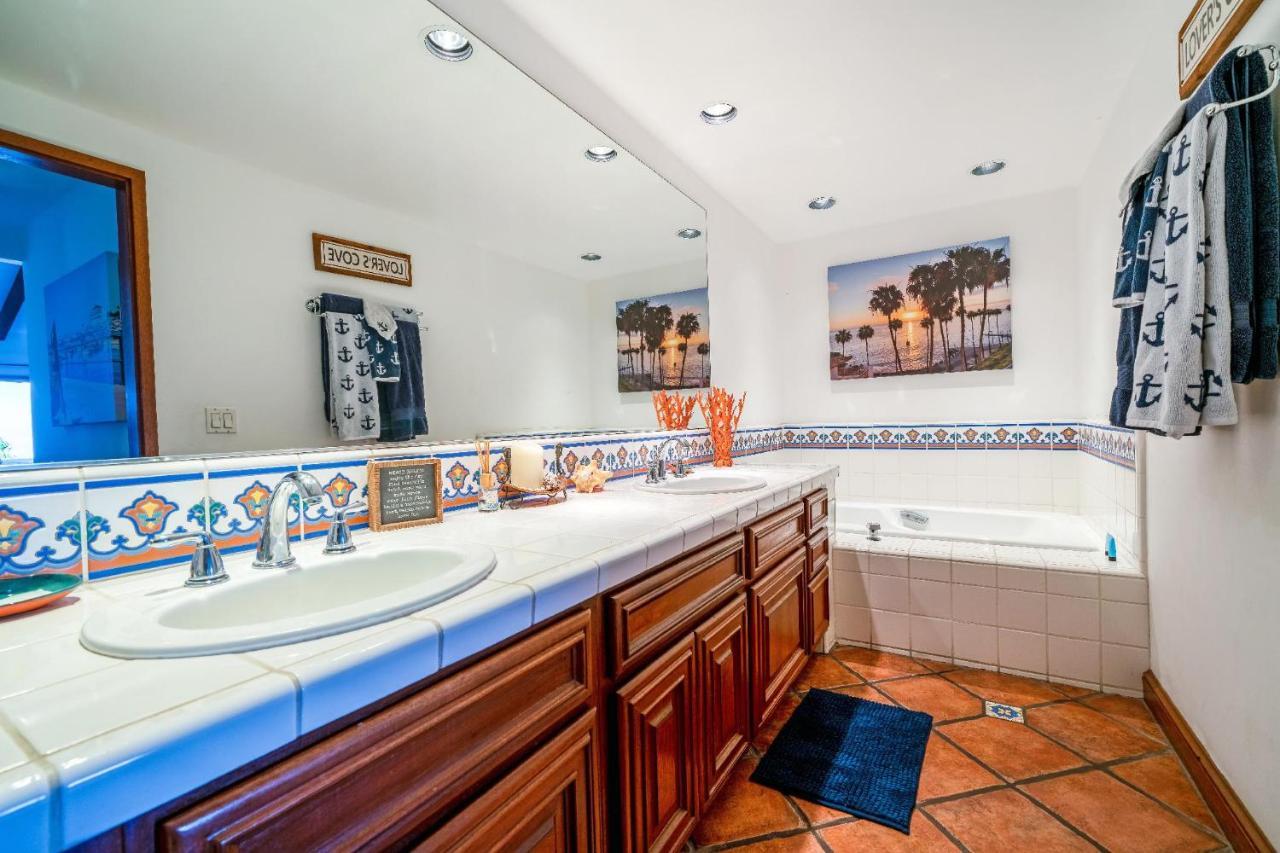 Gorgeous Oceanfront Villa With Panoramic Views Avalon Exteriör bild