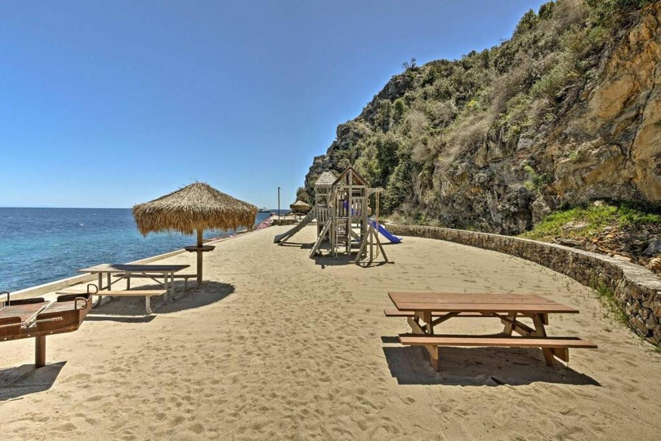 Gorgeous Oceanfront Villa With Panoramic Views Avalon Exteriör bild