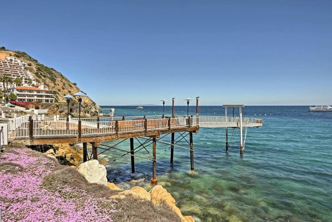 Gorgeous Oceanfront Villa With Panoramic Views Avalon Exteriör bild