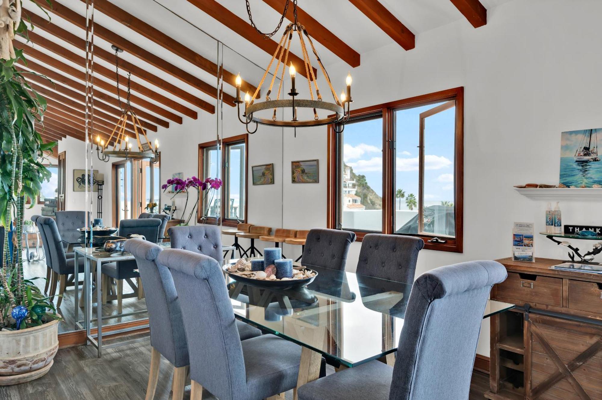 Gorgeous Oceanfront Villa With Panoramic Views Avalon Exteriör bild